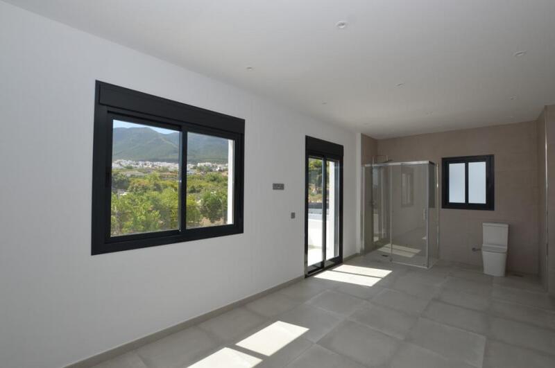 3 slaapkamer Gezinswoning voor lange termijn huur