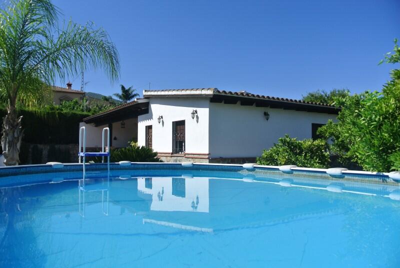 3 bedroom Country House for Long Term Rent