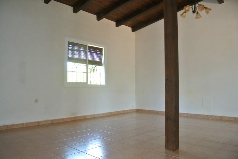 3 bedroom Country House for Long Term Rent