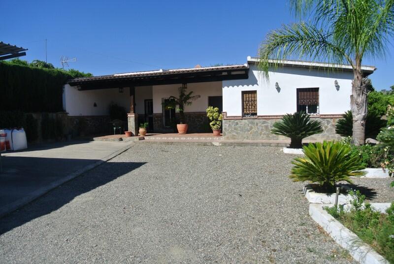 3 bedroom Country House for Long Term Rent