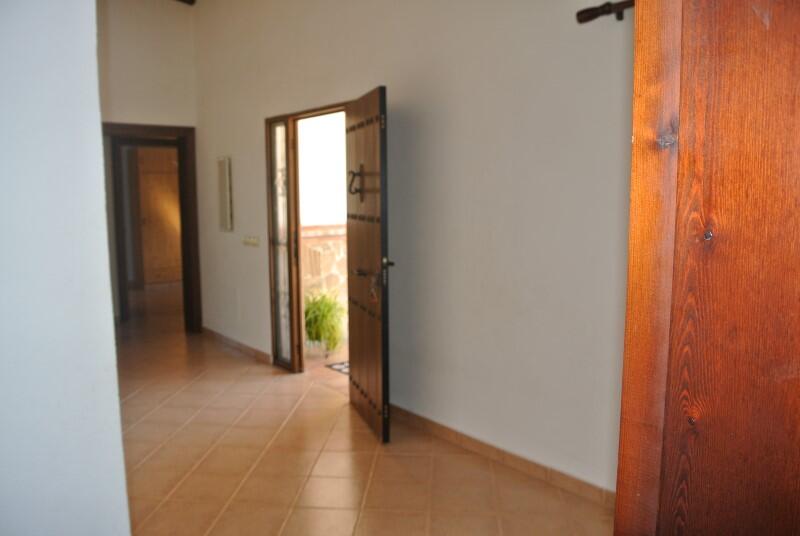 3 bedroom Country House for Long Term Rent