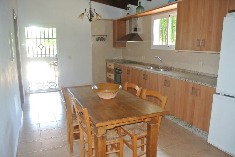 3 bedroom Country House for Long Term Rent