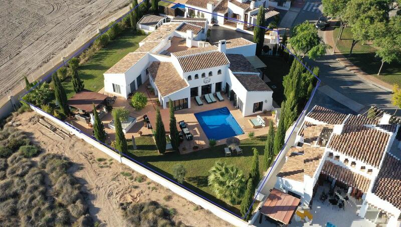 вилла продается в El Valle Golf, Murcia
