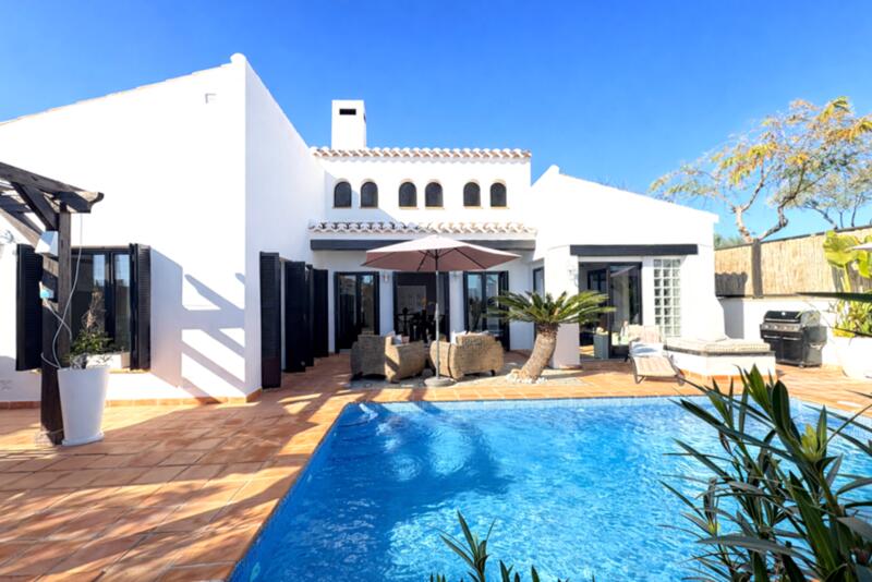 3 спальная комната вилла продается