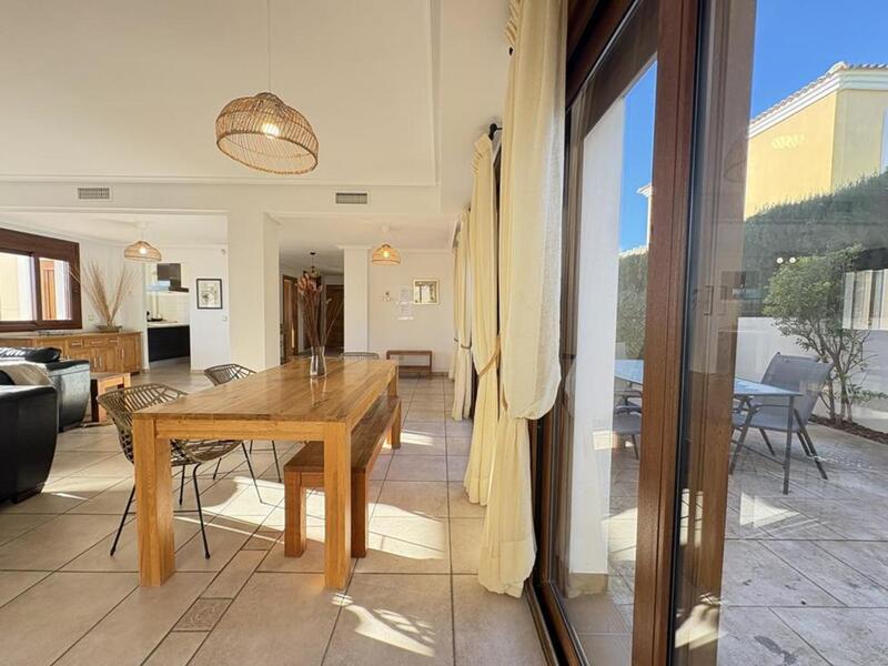 4 soverom Villa til salgs 4 soverom Villa til salgs