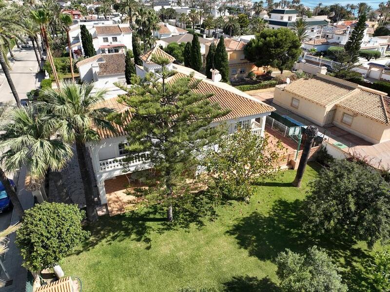 8 bedroom Villa for sale