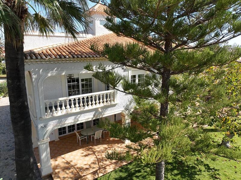 8 bedroom Villa for sale