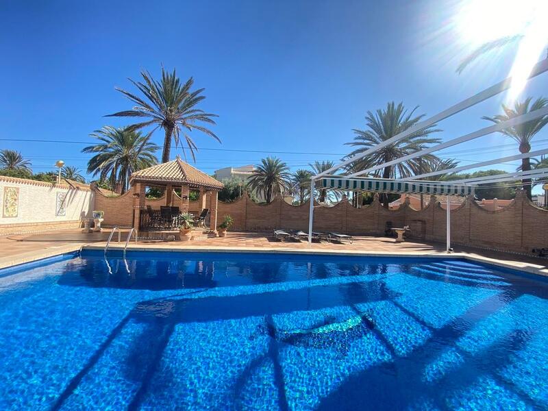 8 bedroom Villa for sale