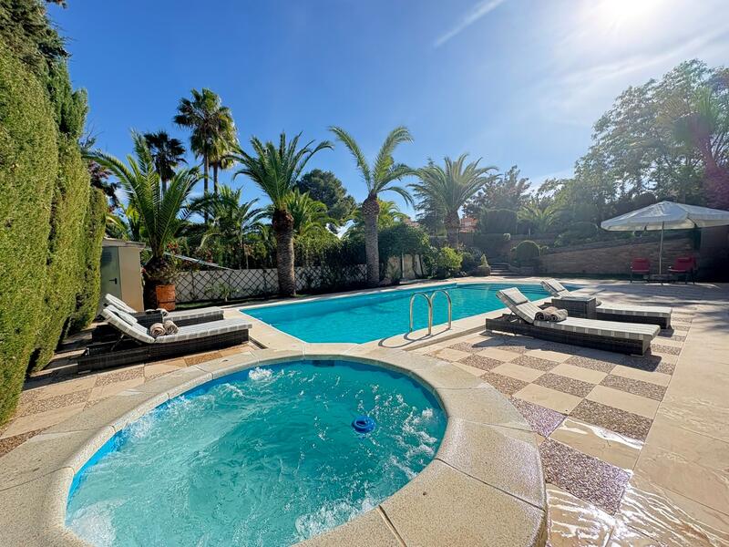 5 bedroom Villa for sale