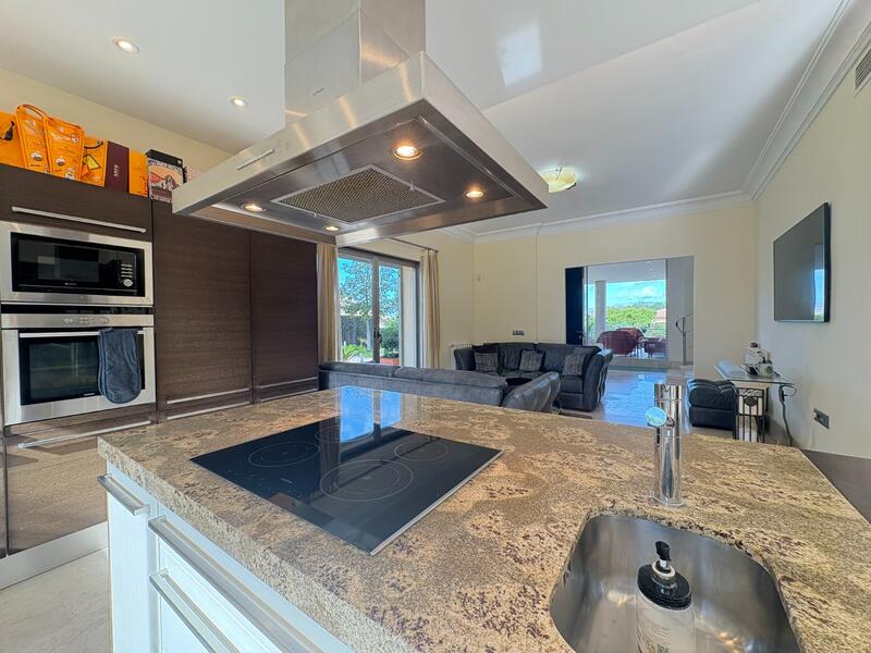 5 bedroom Villa for sale