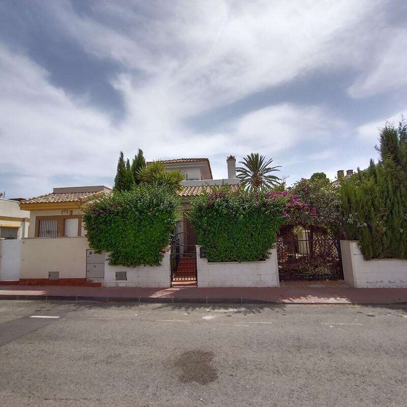 3 bedroom Country House for sale 3 bedroom Country House for sale
