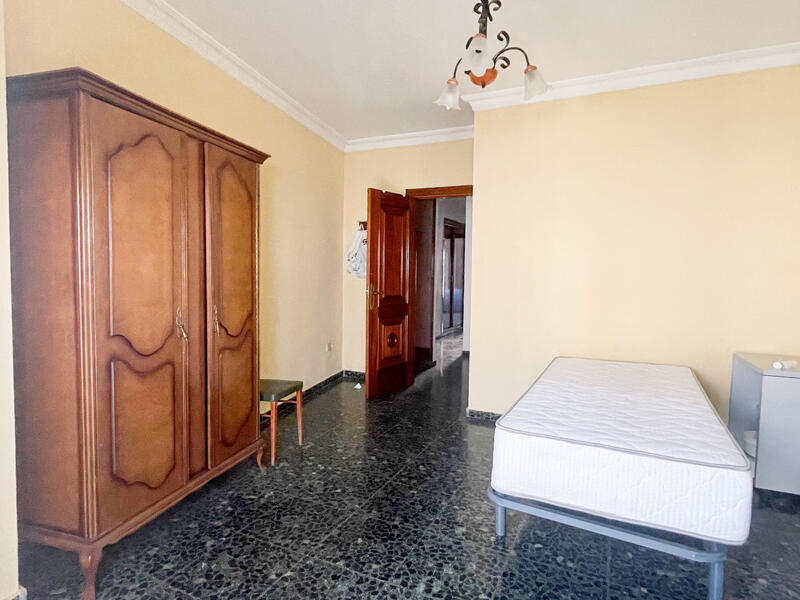6 bedroom Apartment for sale