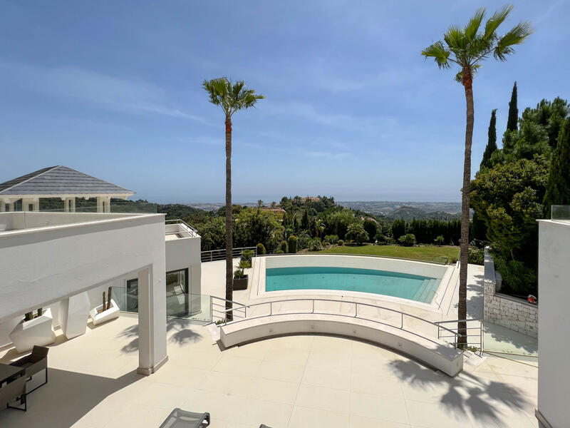 Villa for sale in Benahavis, Málaga