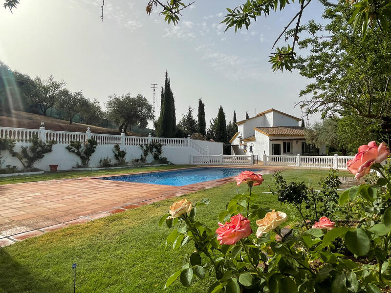 Villa for sale in Villanueva del Rosario, Málaga