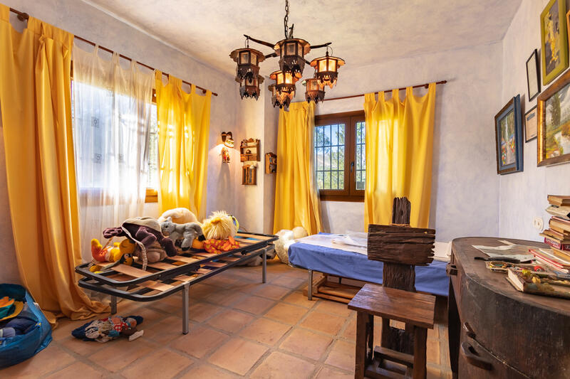 4 Schlafzimmer Landhaus zu verkaufen