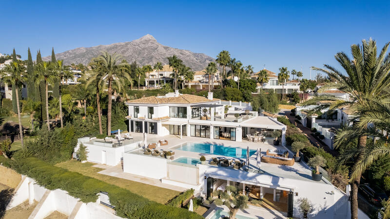 Villa for sale in Marbella, Málaga