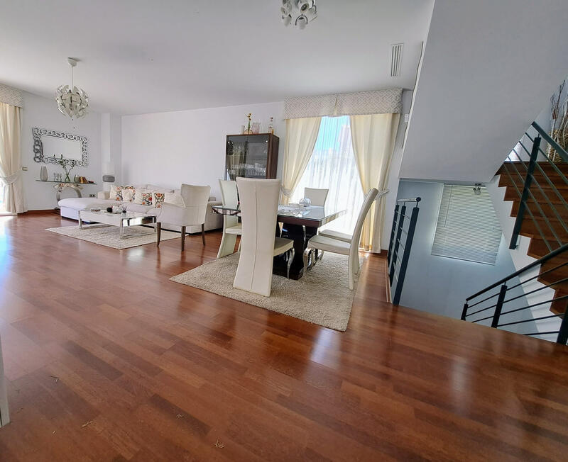 4 Schlafzimmer Villa zu verkaufen