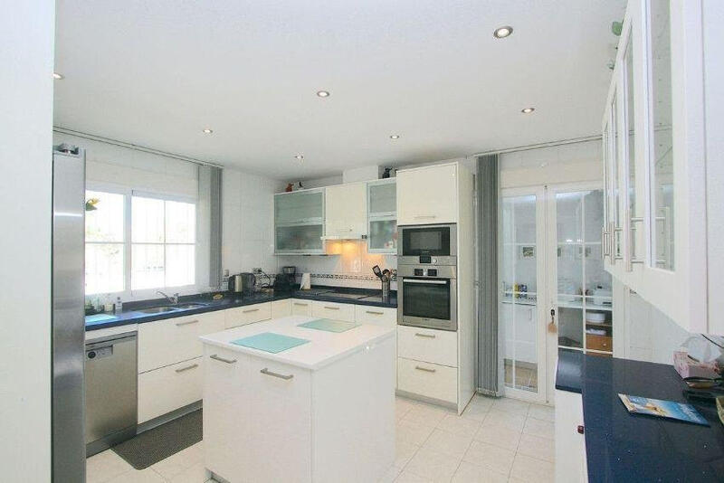 5 bedroom Country House for sale
