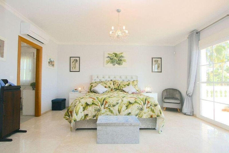 5 bedroom Country House for sale
