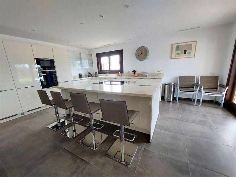 6 Cuarto Villa en venta