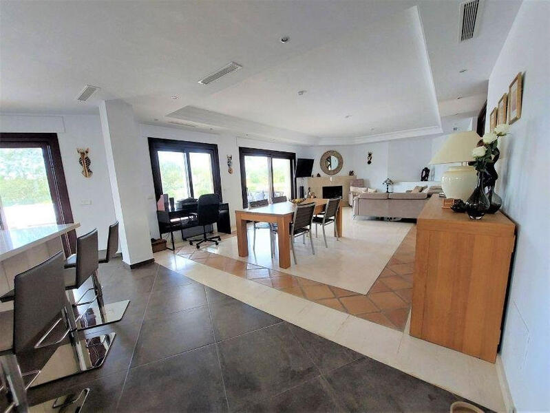 6 Cuarto Villa en venta
