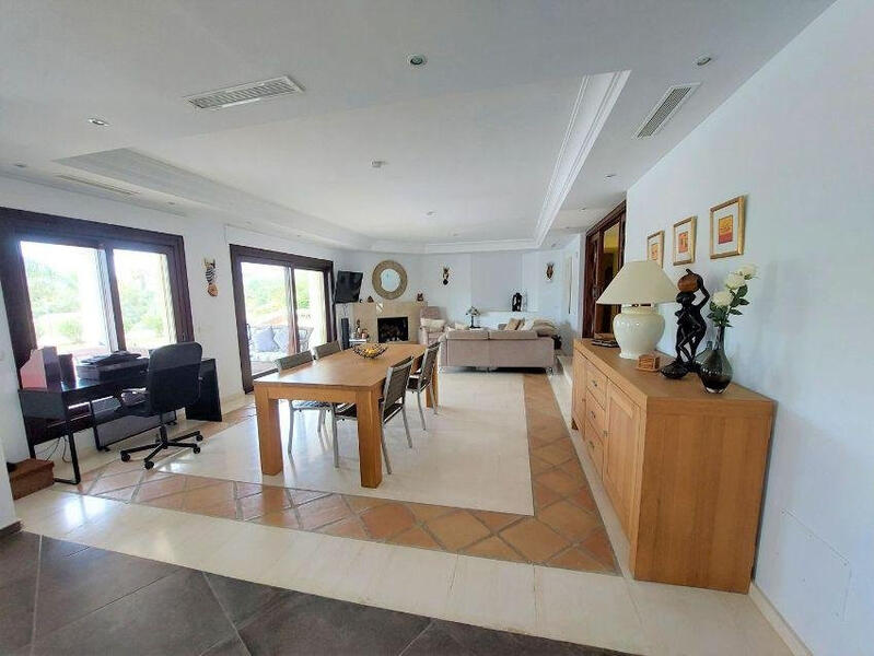 6 Cuarto Villa en venta