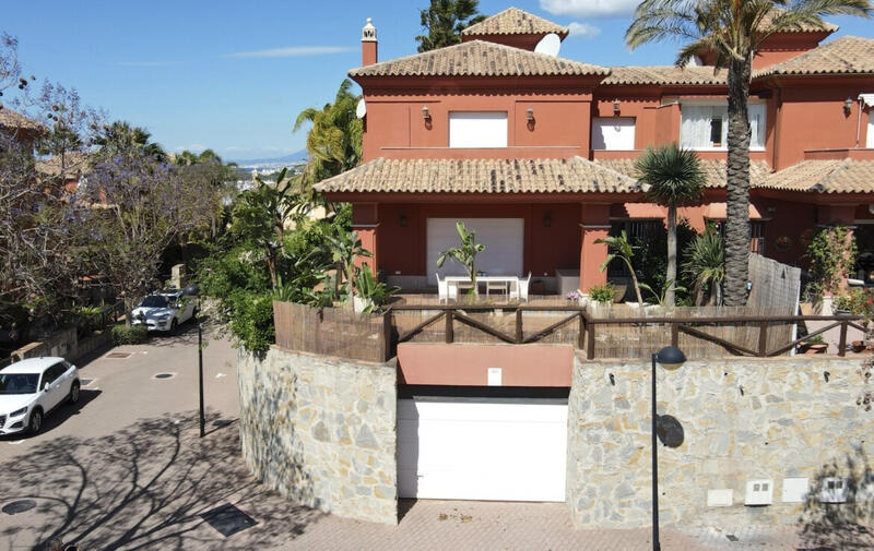 Villa zu verkaufen in Marbella, Málaga