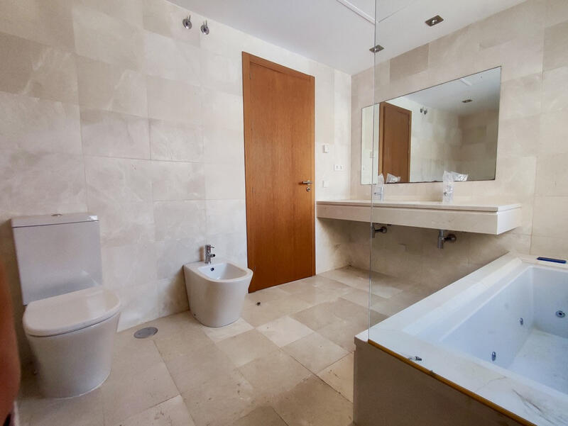 5 bedroom Townhouse for sale