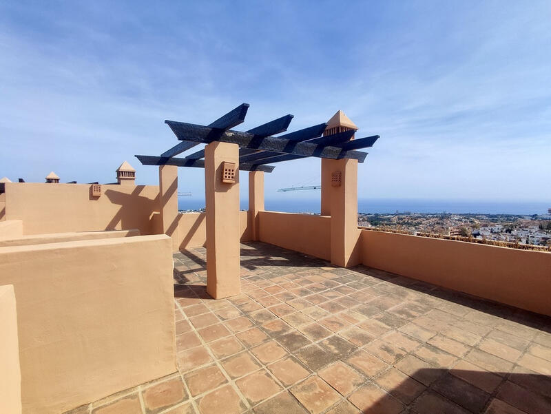 5 bedroom Townhouse for sale
