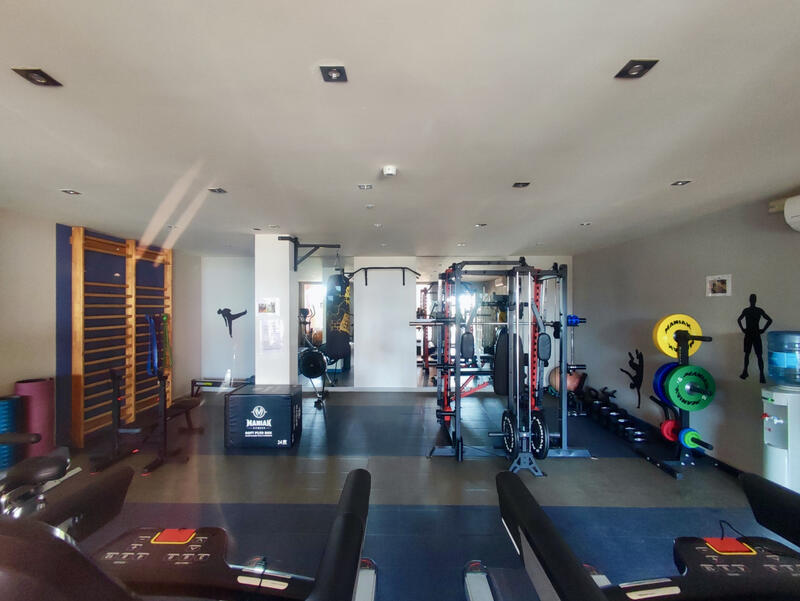 5 bedroom Townhouse for sale