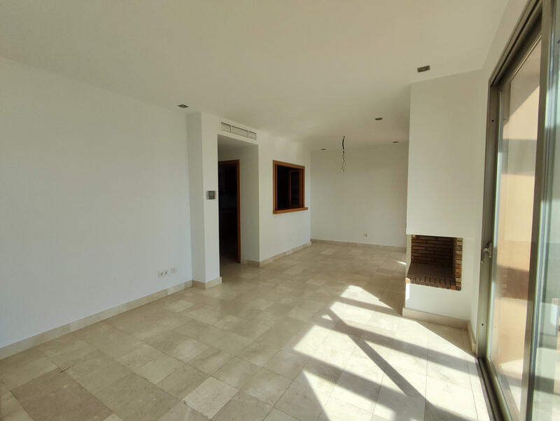 5 bedroom Townhouse for sale