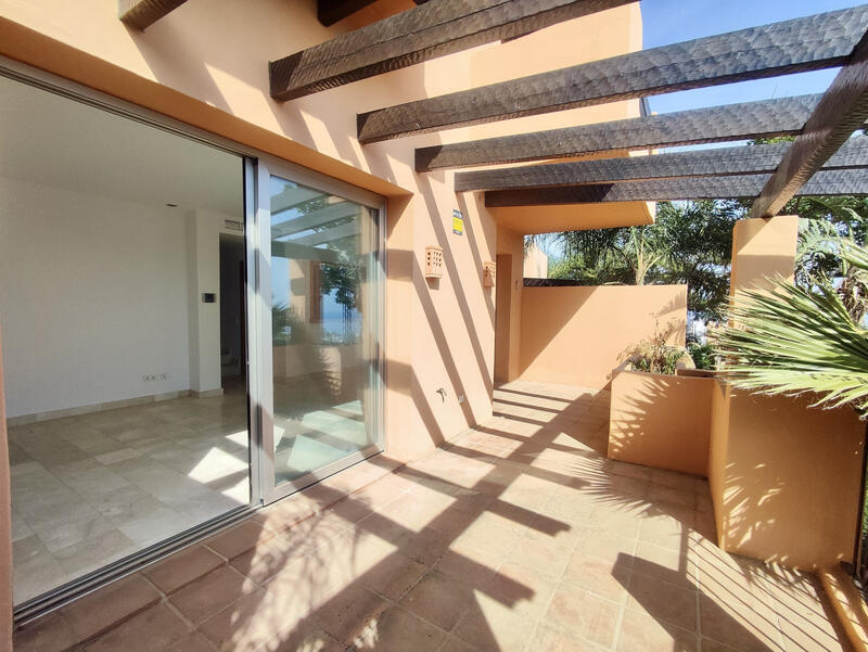 5 bedroom Townhouse for sale