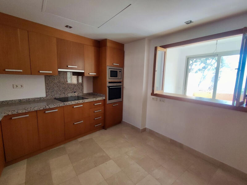 5 bedroom Townhouse for sale