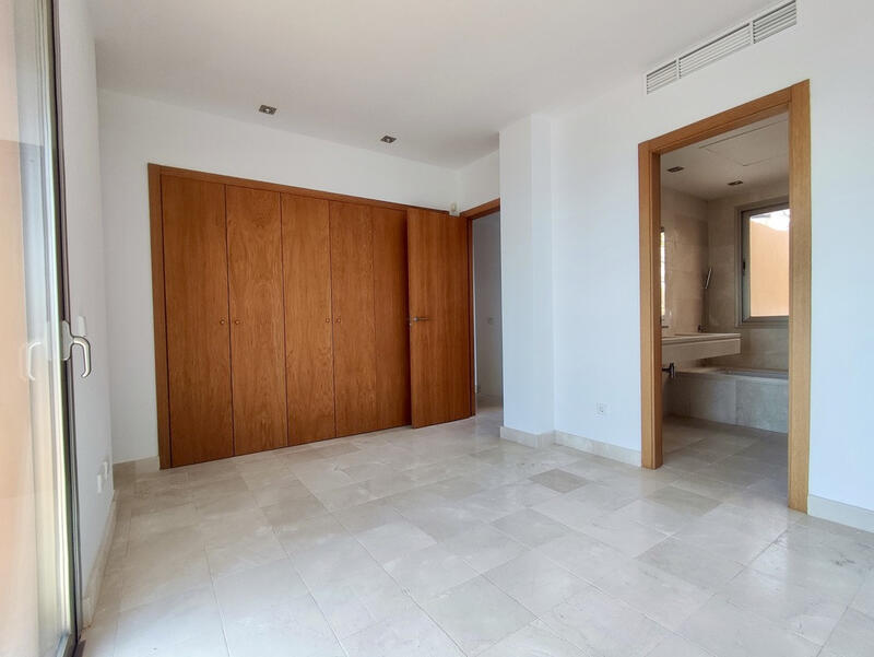 5 bedroom Townhouse for sale