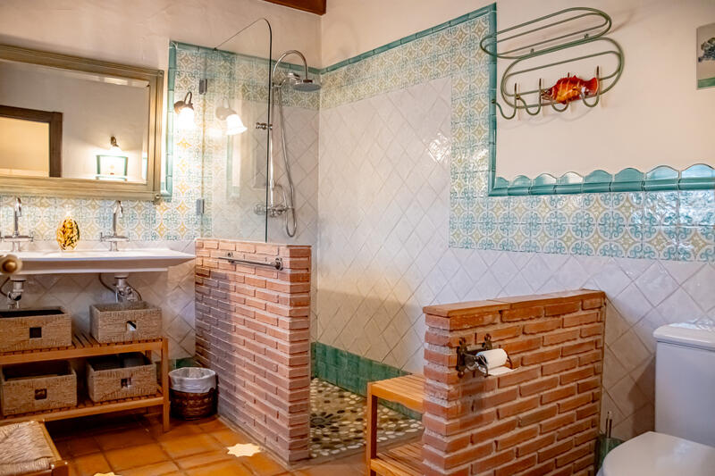 5 bedroom Country House for sale