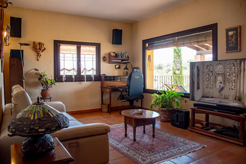 5 bedroom Country House for sale