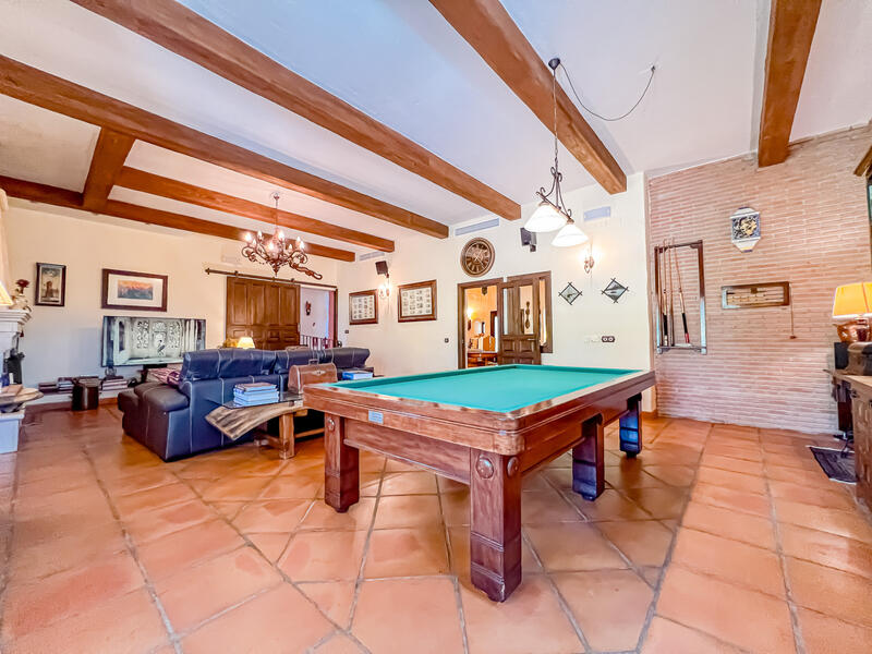 5 bedroom Country House for sale