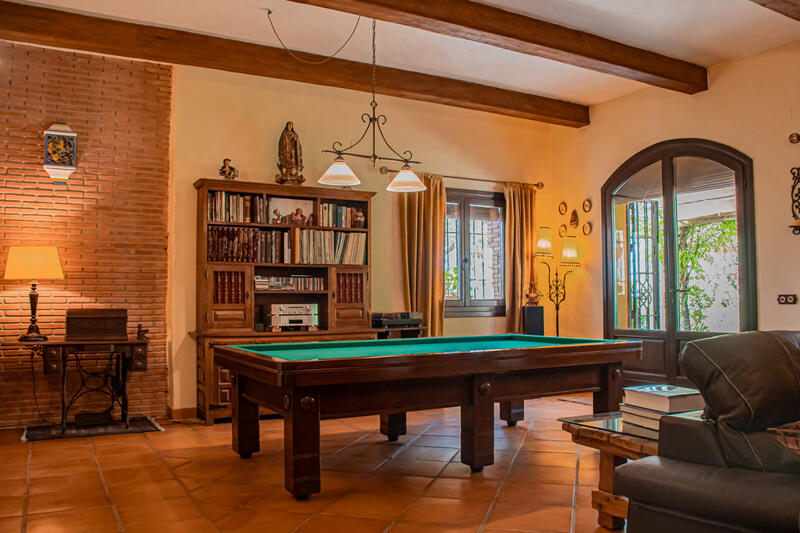 5 bedroom Country House for sale