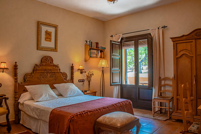5 bedroom Country House for sale