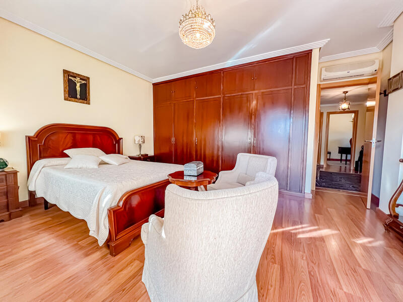 4 bedroom Cave House for sale