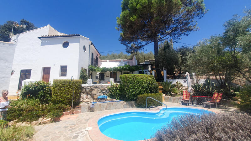 Villa til salg i Iznajar, Córdoba