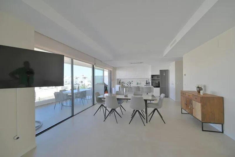 3 bedroom Apartment for sale