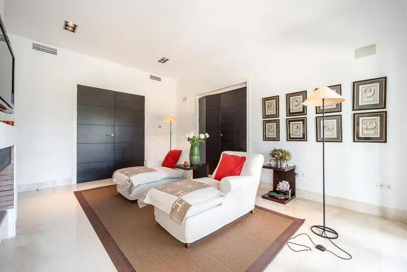 5 bedroom Villa for sale