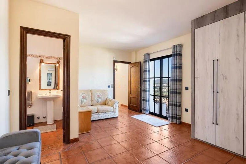 4 bedroom Villa for sale