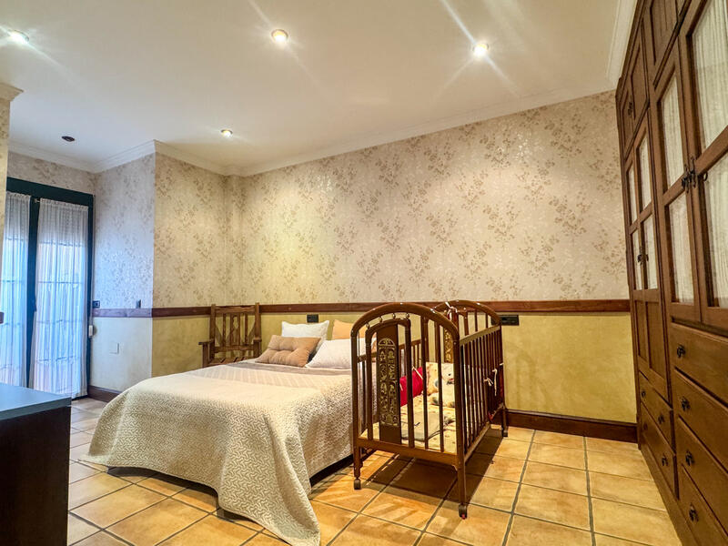 4 Schlafzimmer Stadthaus zu verkaufen