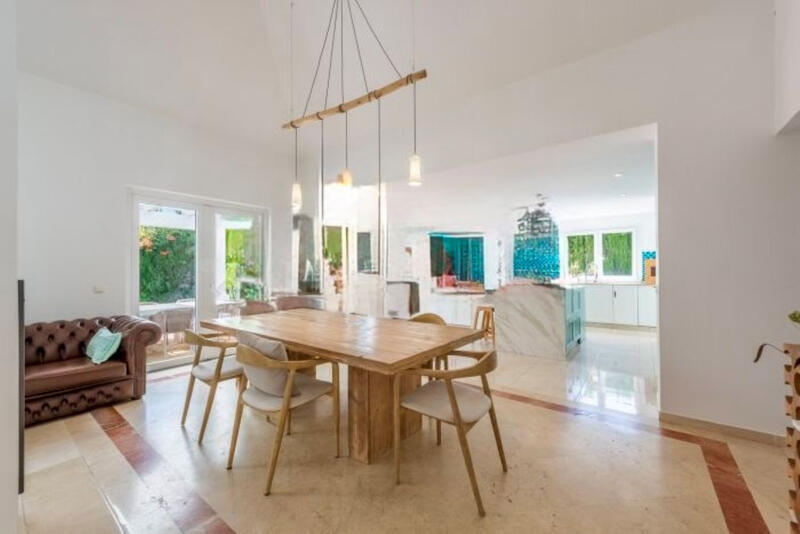 5 bedroom Villa for sale
