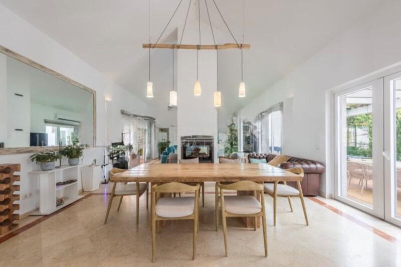 5 bedroom Villa for sale