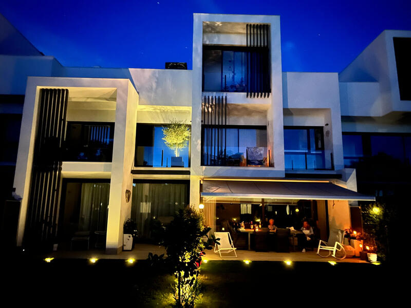 4 bedroom Townhouse for sale