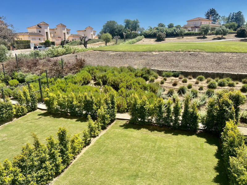 4 bedroom Townhouse for sale