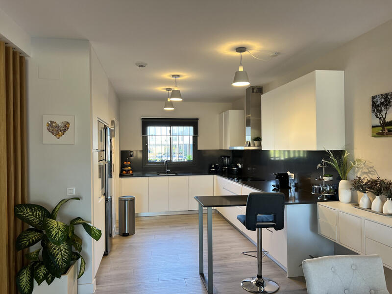 4 bedroom Townhouse for sale